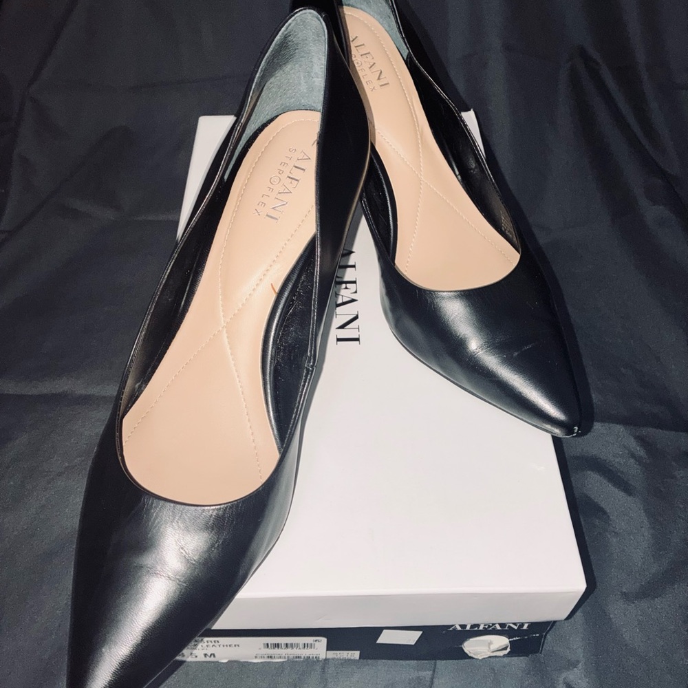 Alfani Women's Sleek Black Leather Heels - Picture 6 of 6